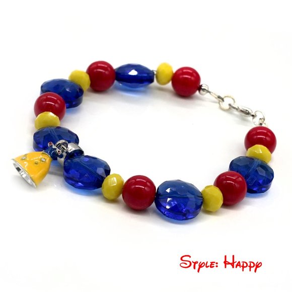 Disney theme bracelets with Snow White figurine included. - Picture 5 of 6